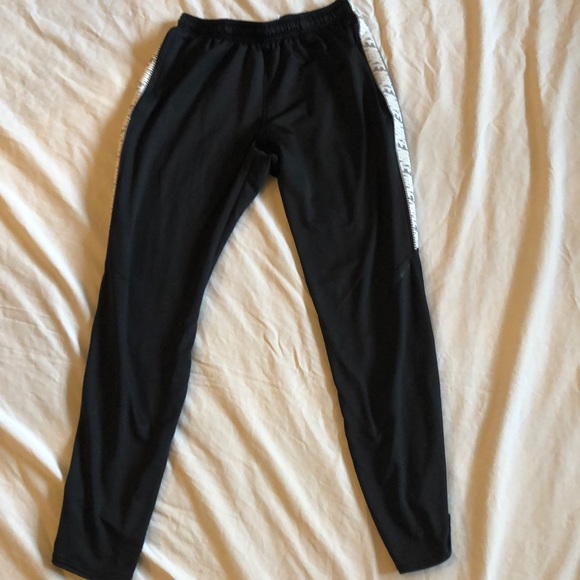nike stretchy joggers